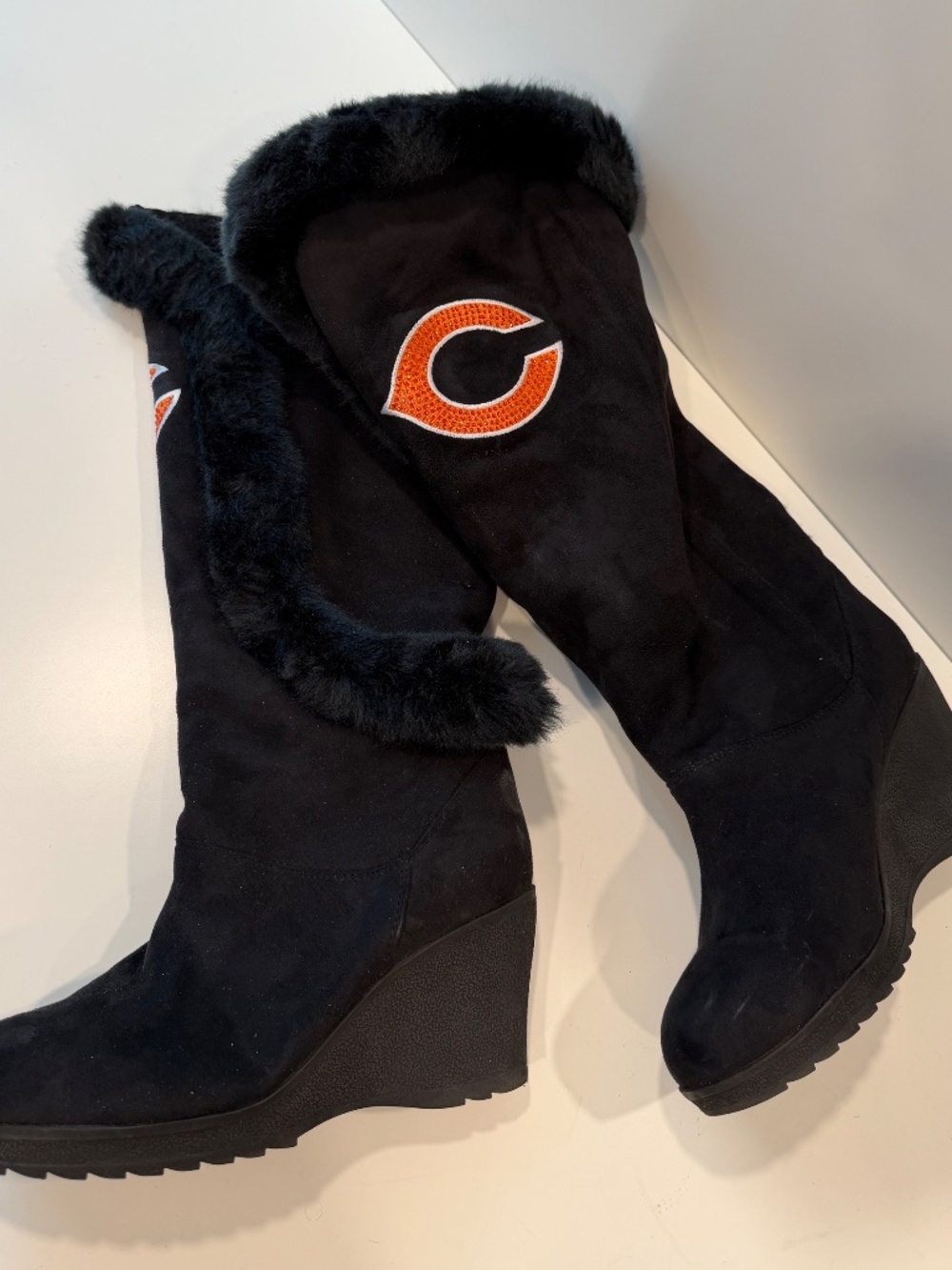 NEW CUCE NFL Chicago Bears Rhinestone Faux Fur Wedge Boots Black Size 10 in Box